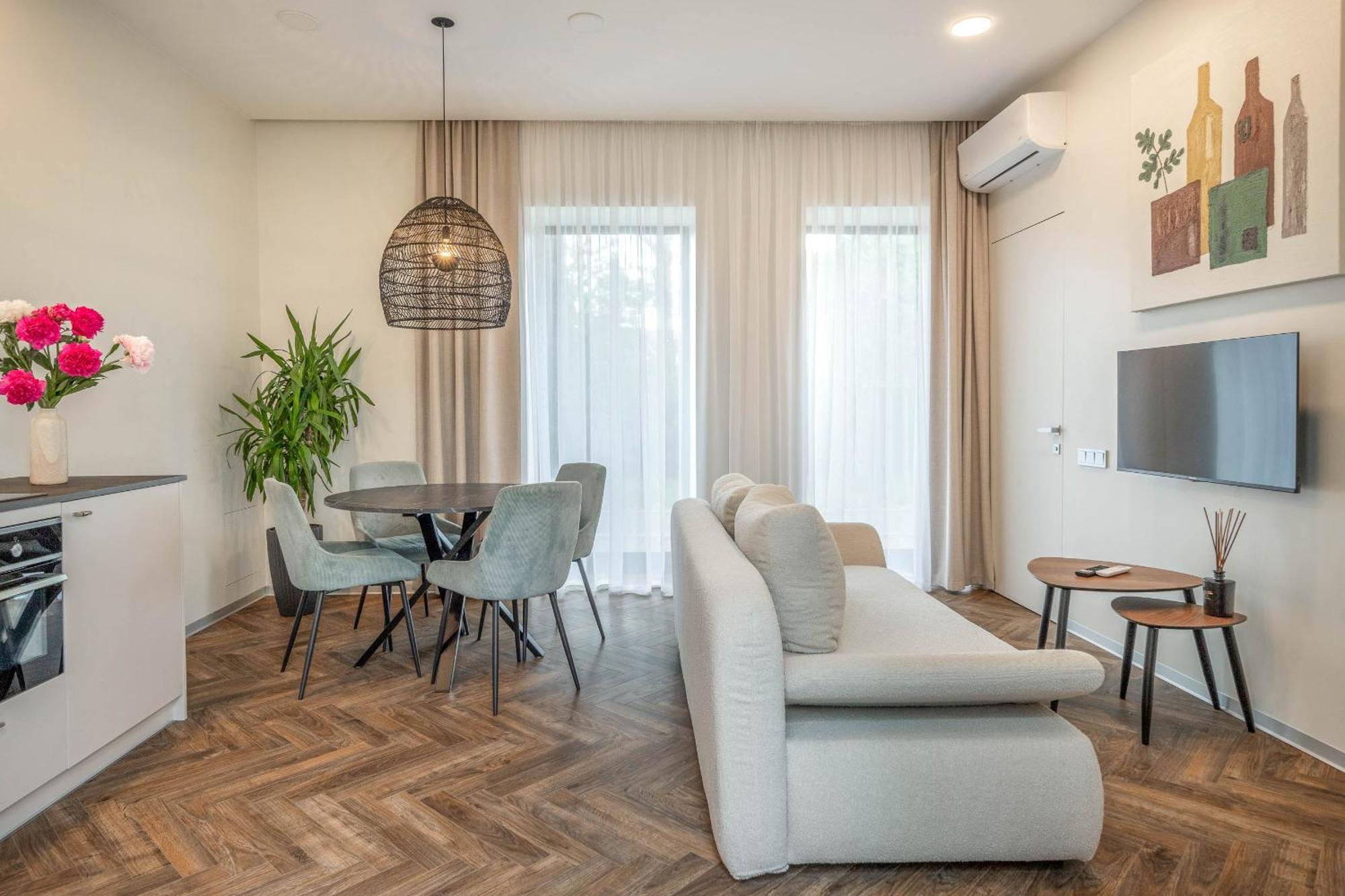 Green House Downtown Apartments With Private Free Parking And Bike Storage Klaipėda Kültér fotó
